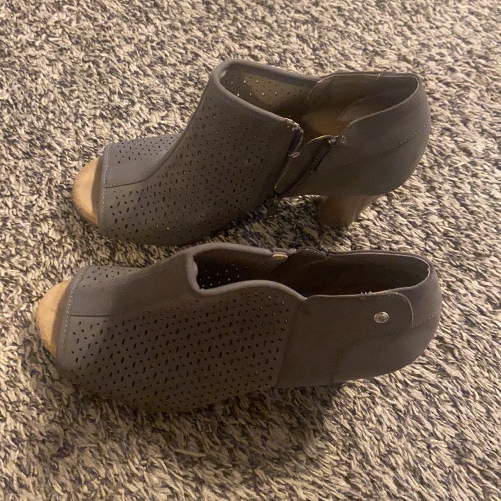 Ankle booties - Picture 3 of 4